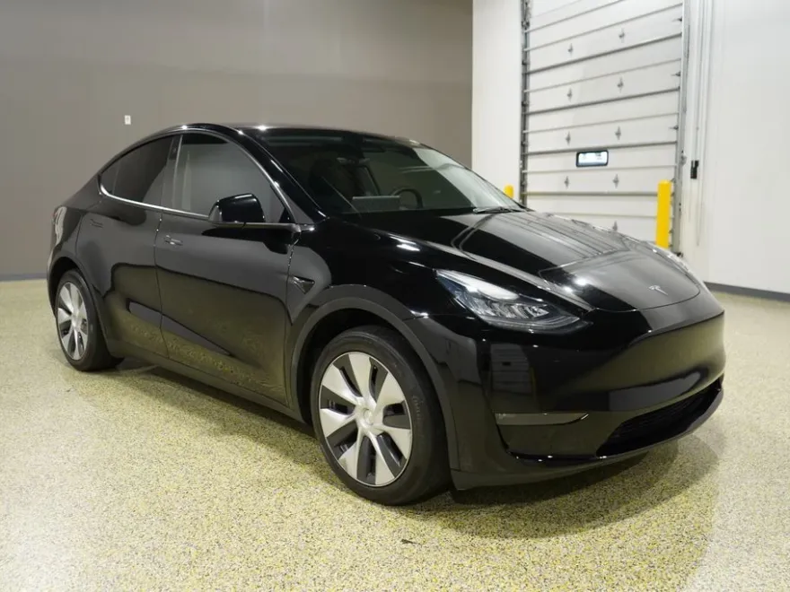 2023 Tesla Model Y Long Range photo 1