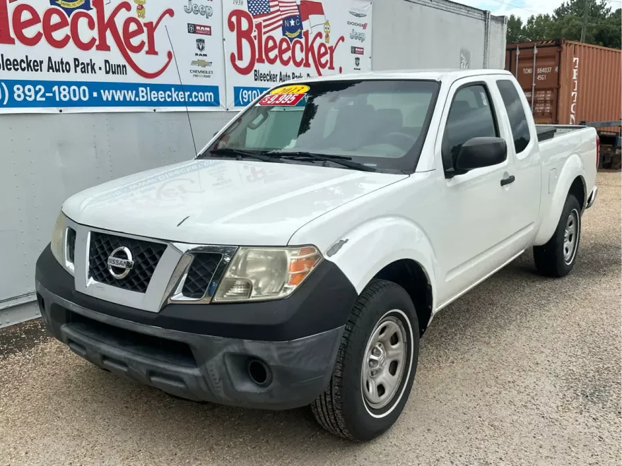 2013 Nissan Frontier S King Cab photo 1