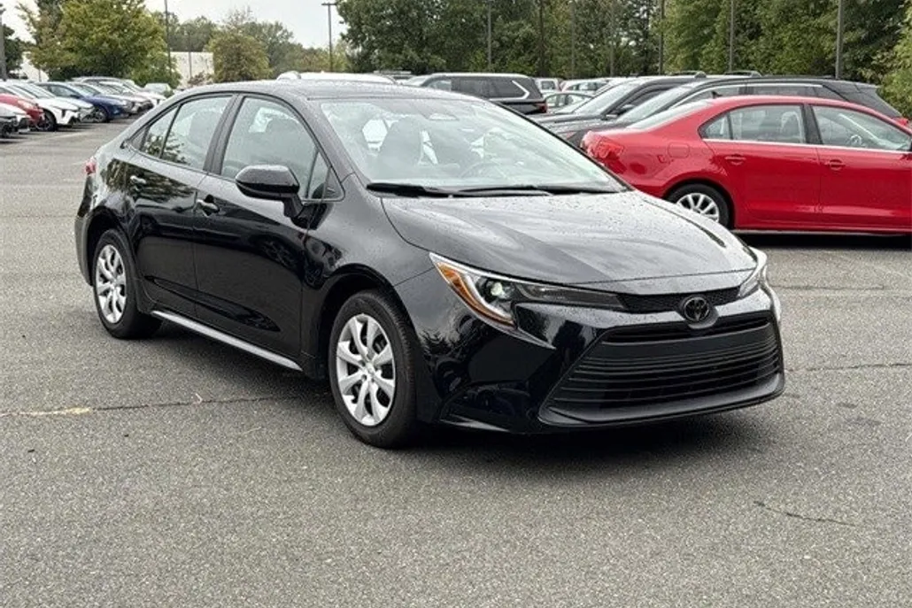 2024 Toyota Corolla LE photo 1