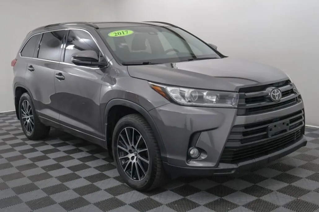 2017 Toyota Highlander SE photo 1