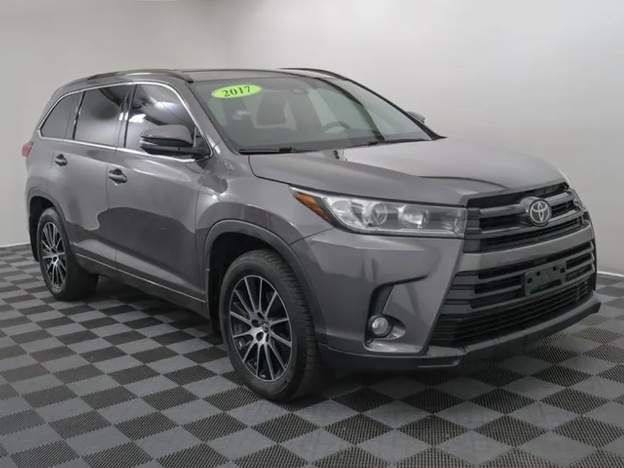 2017 Toyota Highlander SE photo 1