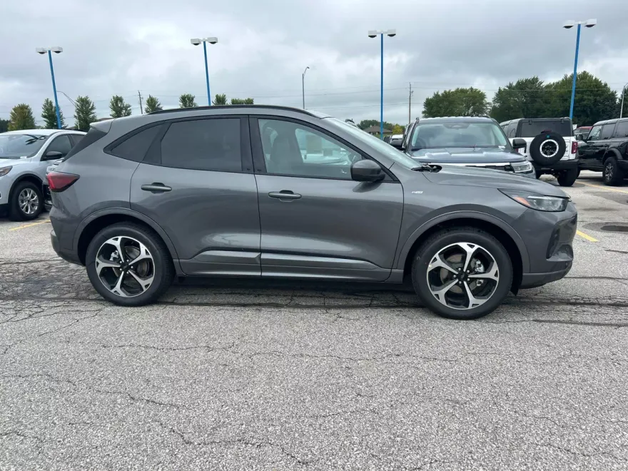 2025 Ford Escape Hybrid ST-Line Elite photo 1