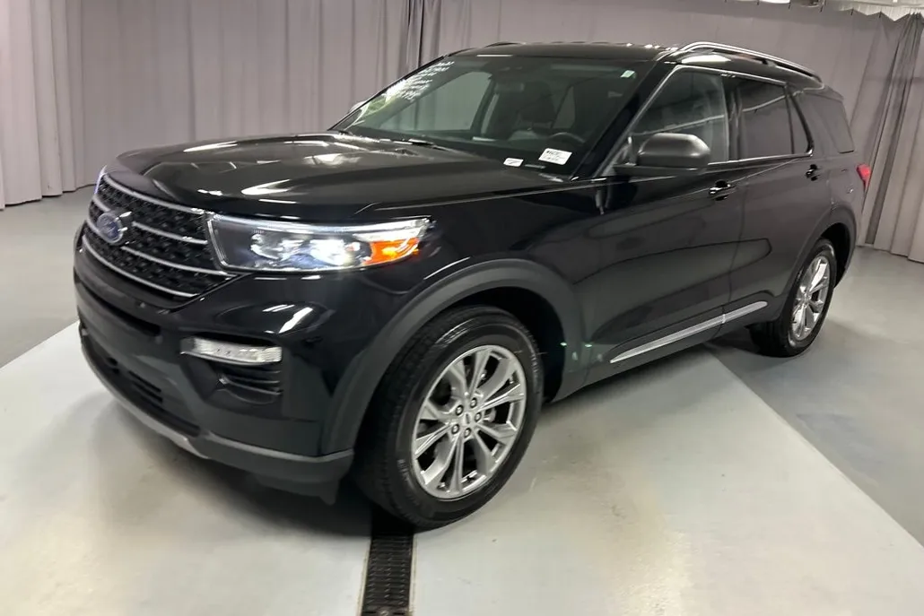 2022 Ford Explorer XLT photo 1