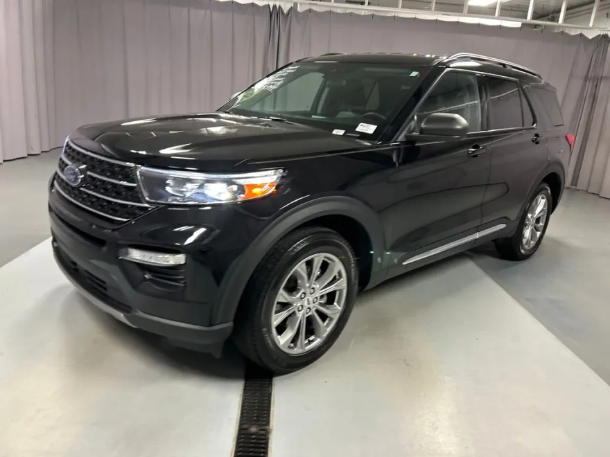 2022 Ford Explorer XLT photo 1