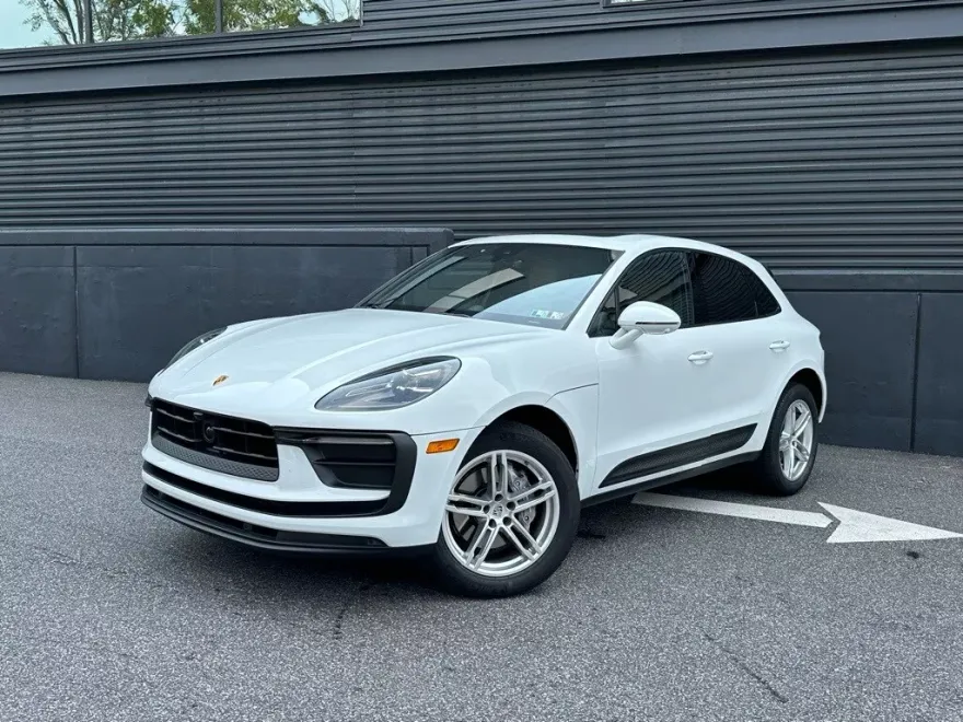 2025 Porsche Macan photo 1