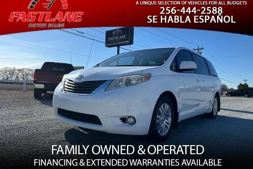 2011 Toyota Sienna XLE photo 1