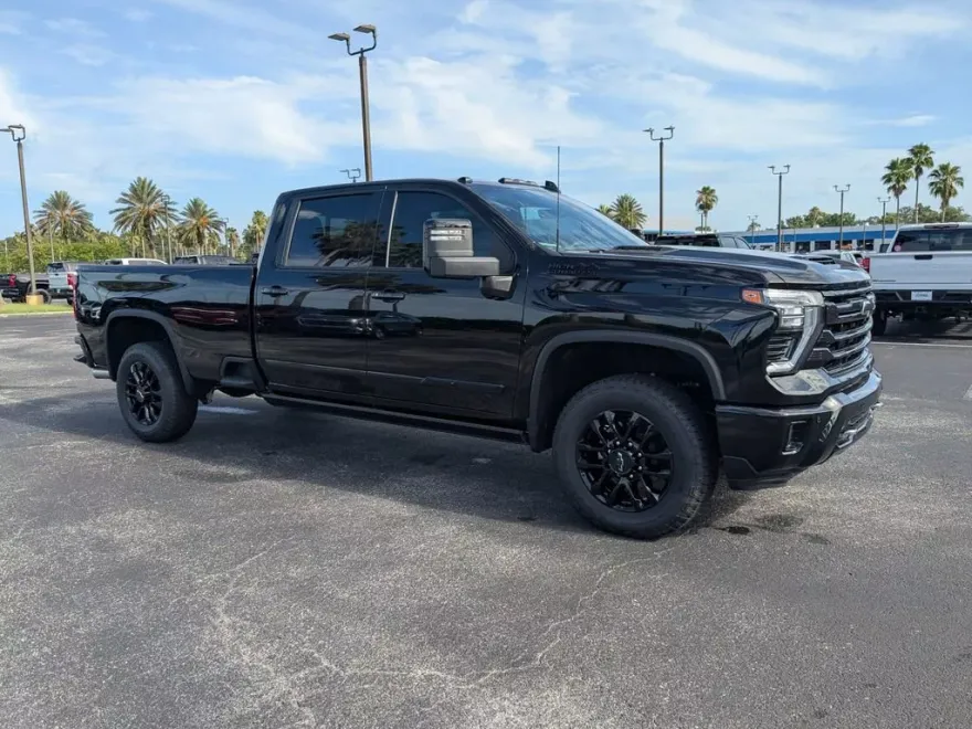 2025 Chevrolet Silverado 3500HD High Country Sport photo 1