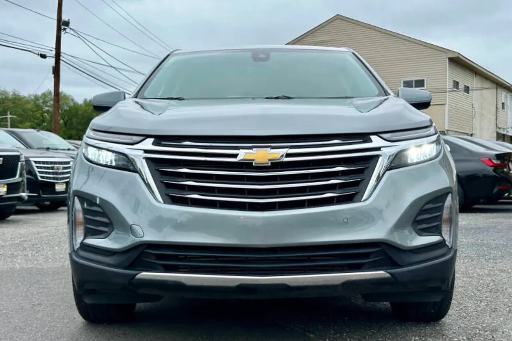 2023 Chevrolet Equinox LT photo 1