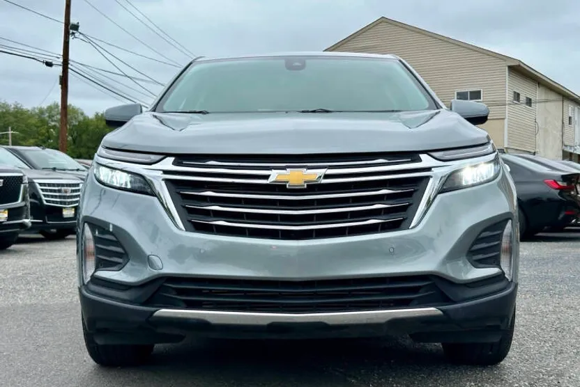 2023 Chevrolet Equinox LT photo 1
