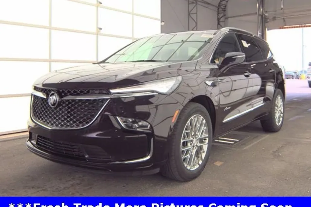 2023 Buick Enclave Avenir photo 1