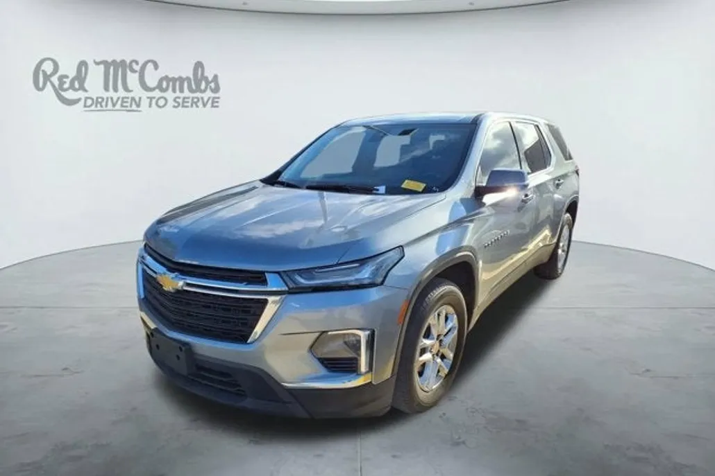 2023 Chevrolet Traverse LS photo 1