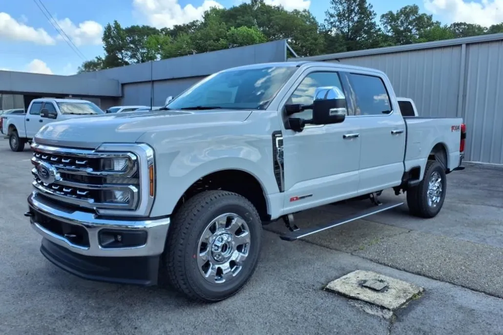 2025 Ford F-250 Lariat photo 1