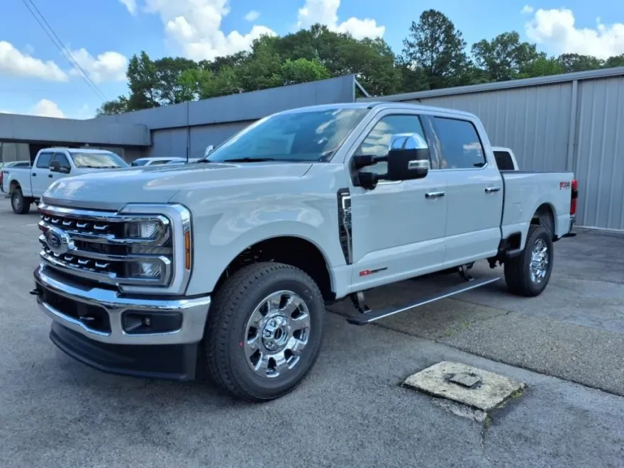 2025 Ford F-250 Lariat photo 1