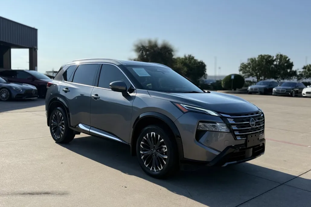 2024 Nissan Rogue Platinum photo 1