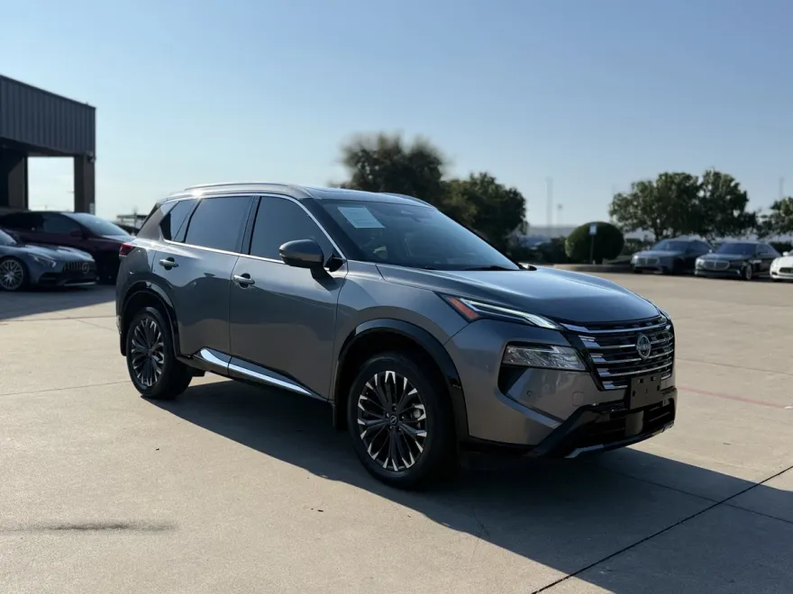 2024 Nissan Rogue Platinum photo 1