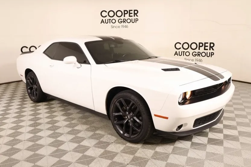 2023 Dodge Challenger SXT photo 1