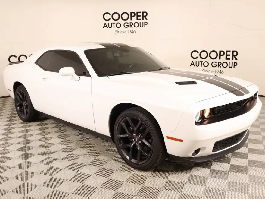 2023 Dodge Challenger SXT photo 1