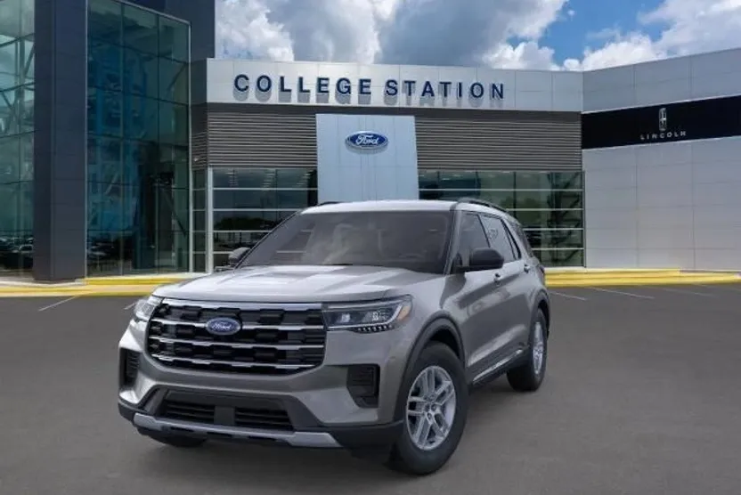 2025 Ford Explorer photo 1