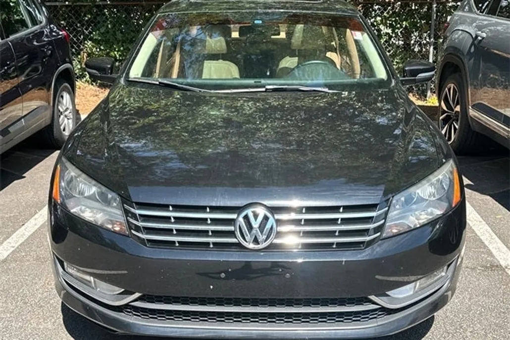 2015 Volkswagen Passat SEL Premium photo 1
