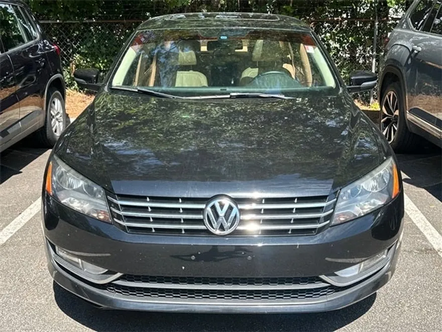 2015 Volkswagen Passat SEL Premium photo 1