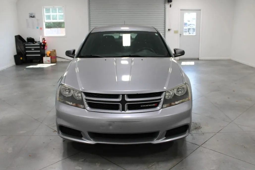 2013 Dodge Avenger SE photo 1
