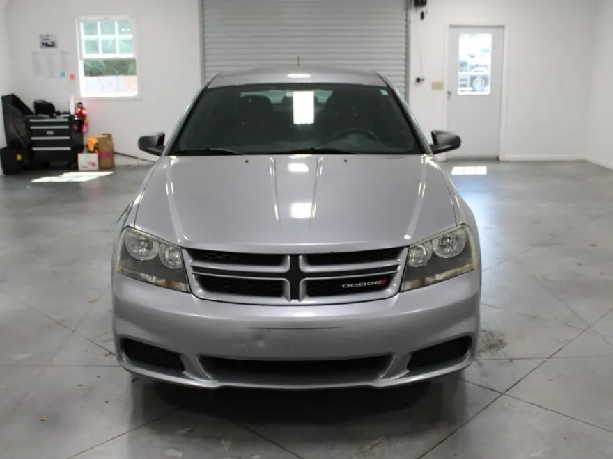 2013 Dodge Avenger SE photo 1