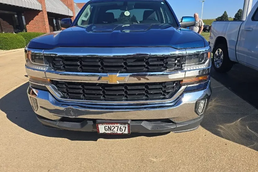 2016 Chevrolet Silverado 1500 LT photo 1