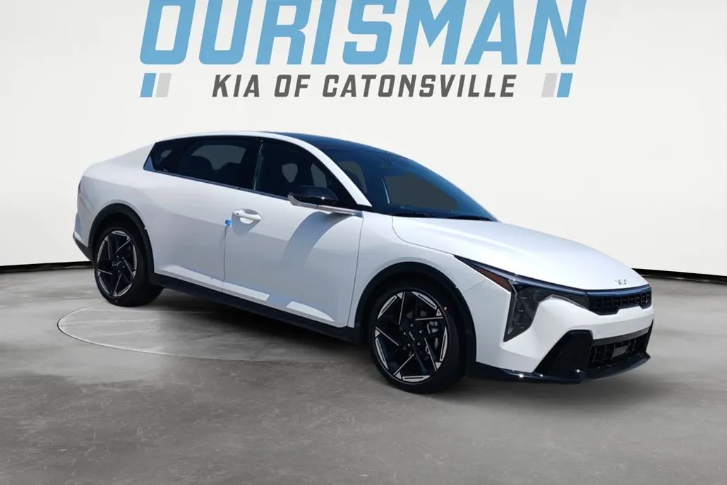2025 Kia K4 GT-Line photo 1