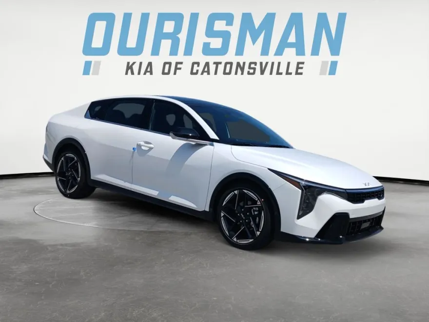 2025 Kia K4 GT-Line photo 1