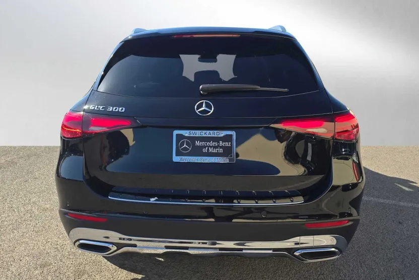 2025 Mercedes Benz GLC 300 photo 1