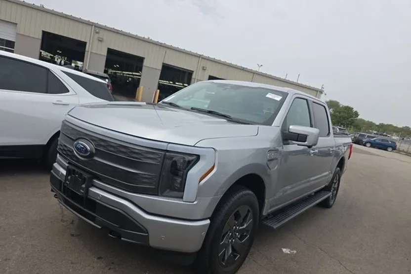 2023 Ford F-150 Lightning Lariat photo 1