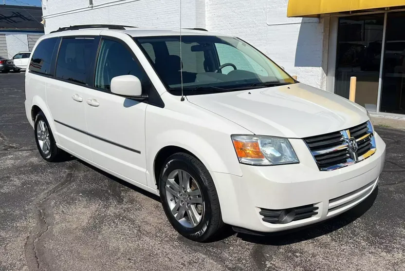 2010 Dodge Grand Caravan SXT Crew photo 1