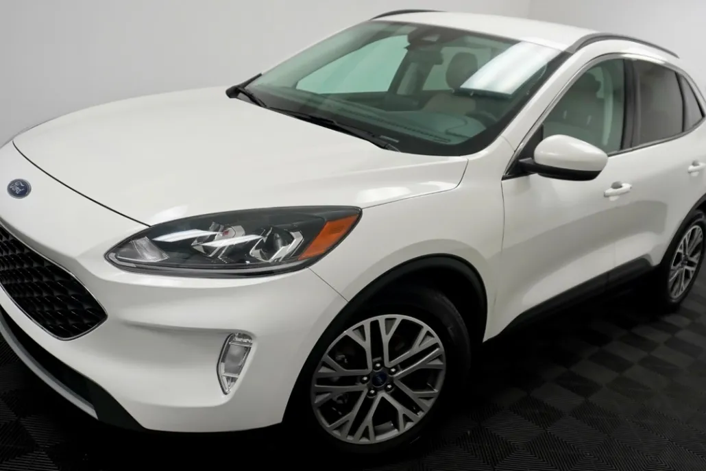 2021 Ford Escape SEL photo 1