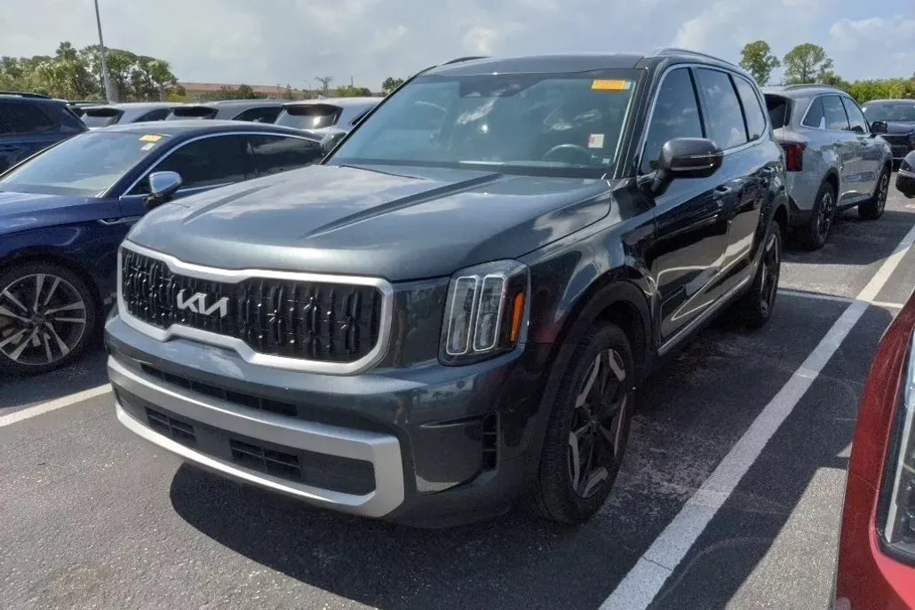 2024 Kia Telluride EX photo 1