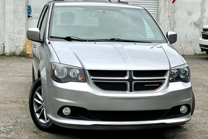 2014 Dodge Grand Caravan R/T photo 1