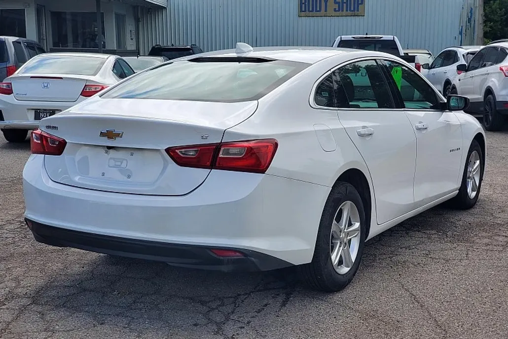 2023 Chevrolet Malibu 1LT photo 1