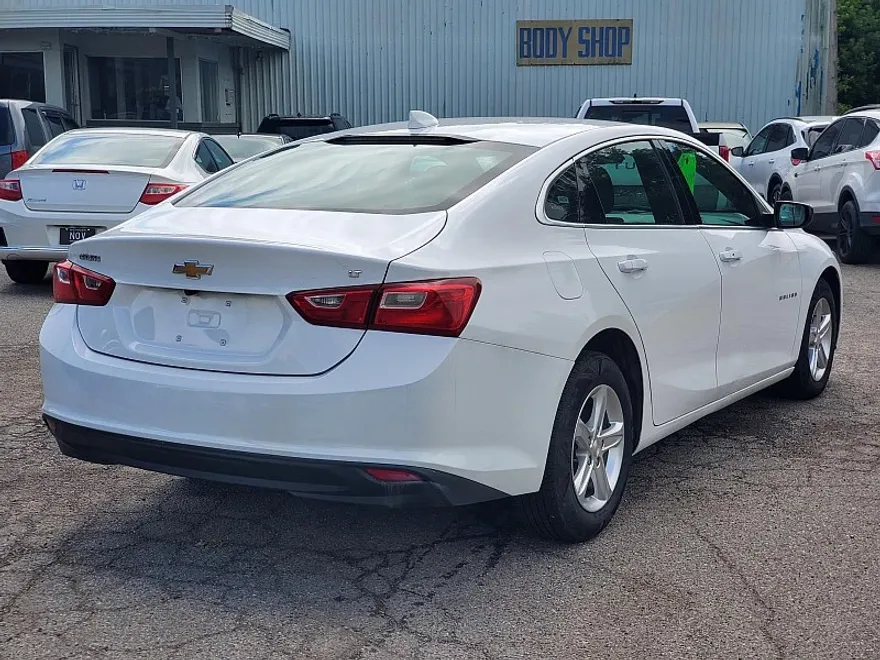 2023 Chevrolet Malibu 1LT photo 1