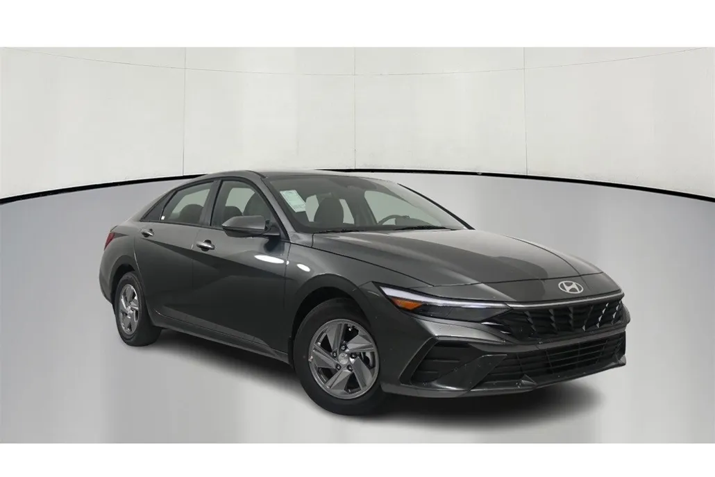 2025 Hyundai Elantra SE photo 1