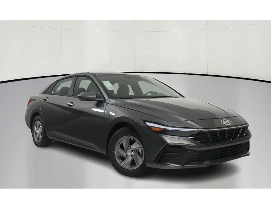 2025 Hyundai Elantra SE photo 1