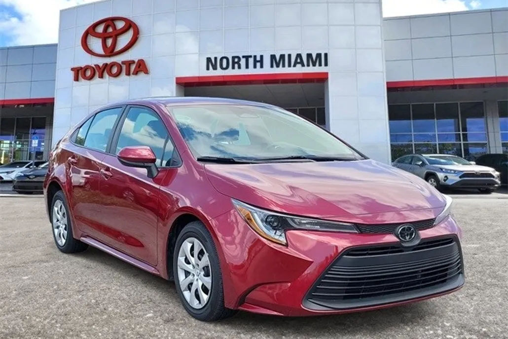 2023 Toyota Corolla LE photo 1