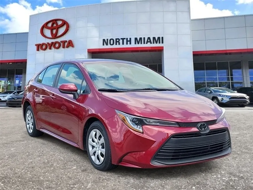 2023 Toyota Corolla LE photo 1