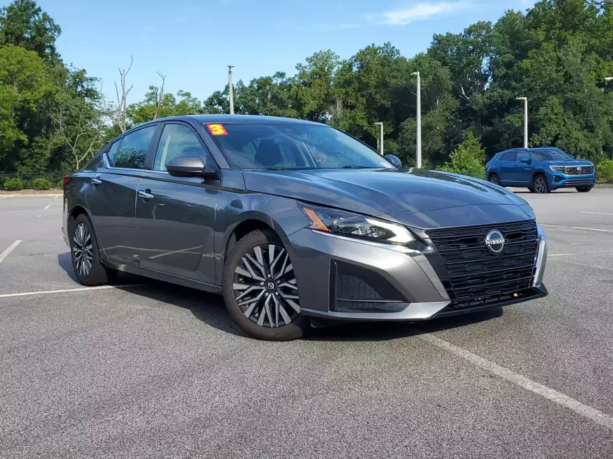 2023 Nissan Altima 2.5 SV photo 1