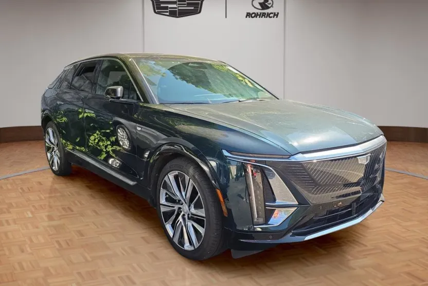 2025 Cadillac Lyriq Luxury photo 1