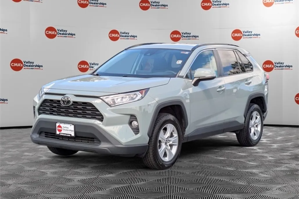 2021 Toyota RAV4 XLE photo 1
