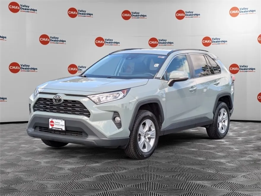 2021 Toyota RAV4 XLE photo 1