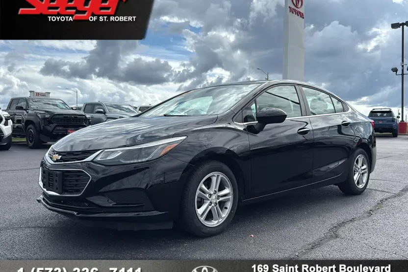 2018 Chevrolet Cruze LT photo 1