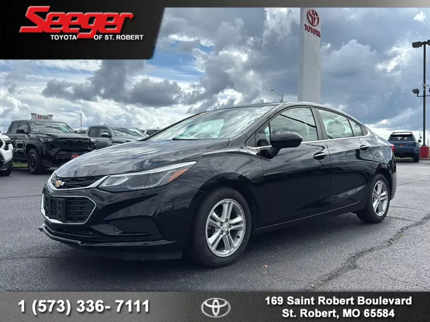 2018 Chevrolet Cruze LT photo 1