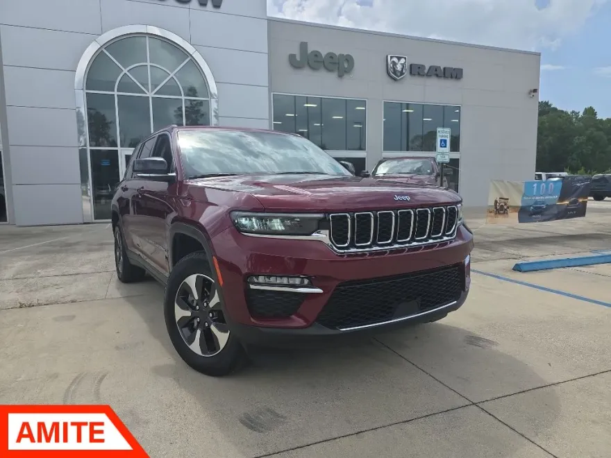 2023 Jeep Cherokee Limited photo 1