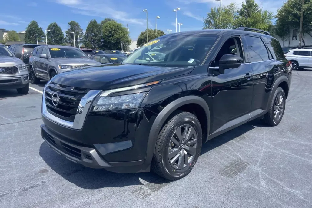 2024 Nissan Pathfinder SV photo 1
