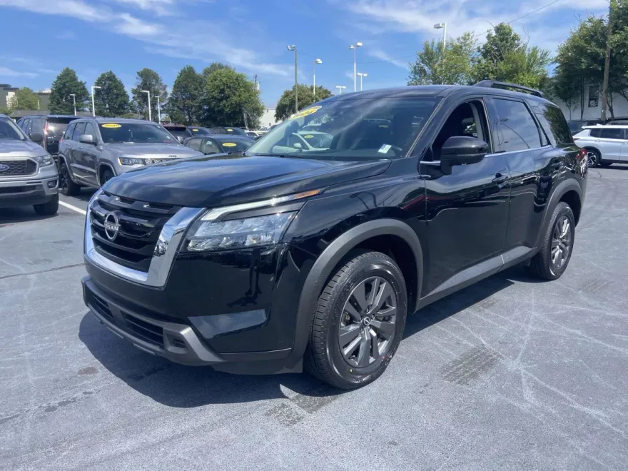 2024 Nissan Pathfinder SV photo 1